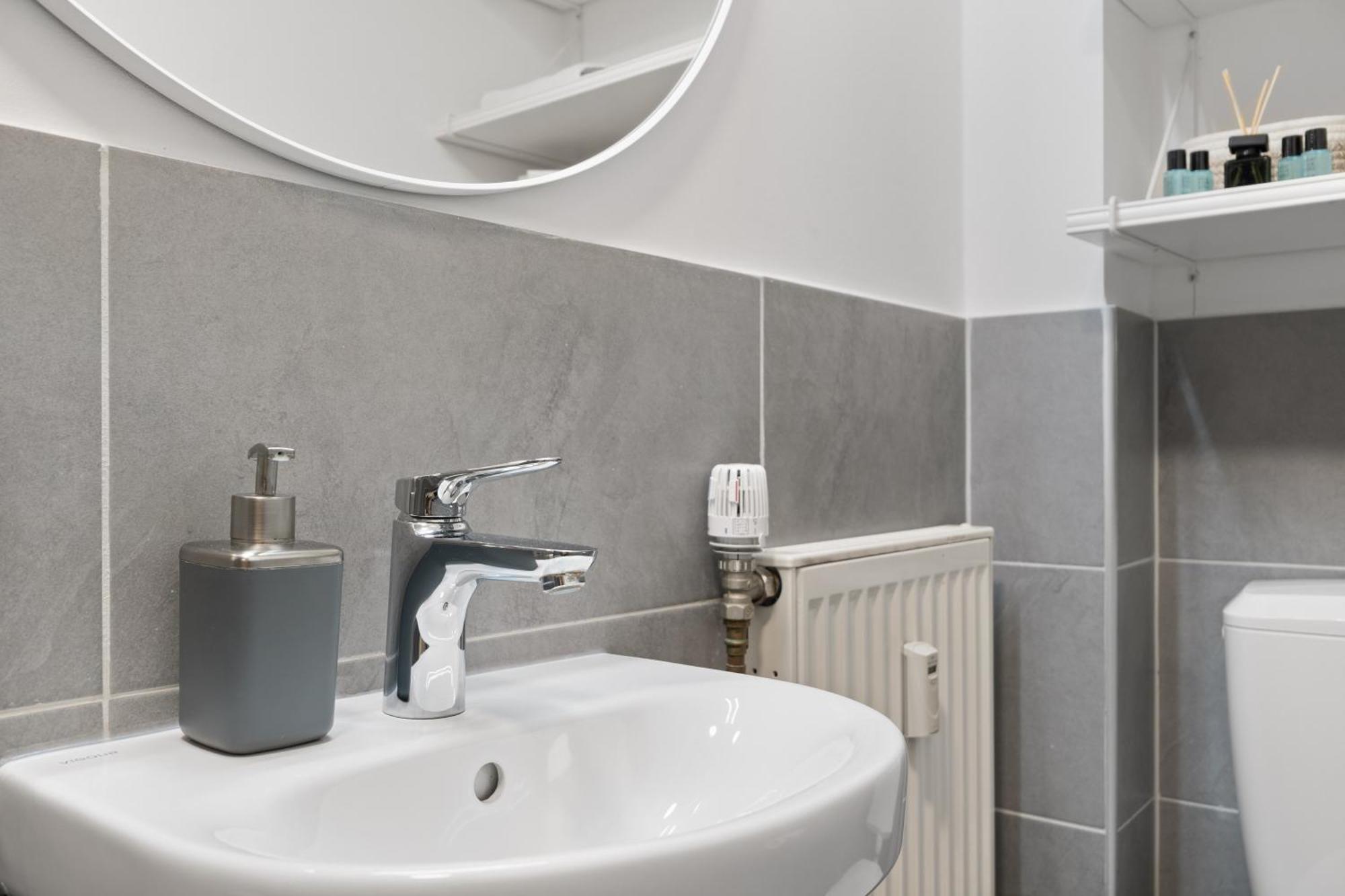 קלן Modernes Apartement Am Rhein In Ruhiger Lage מראה חיצוני תמונה